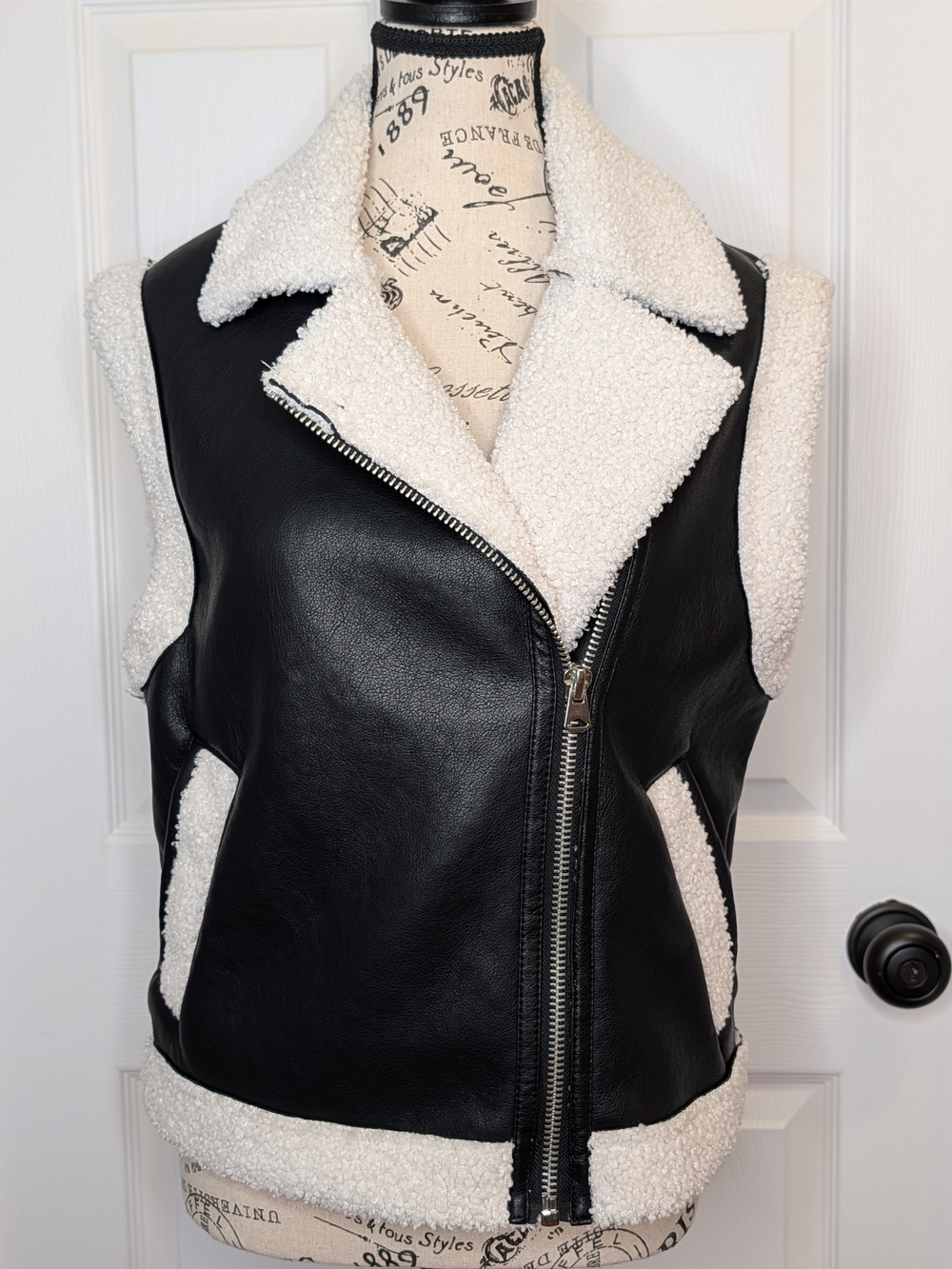 NWOT Love Tree Black Faux Leather Vest White Sherpa Trim Size S